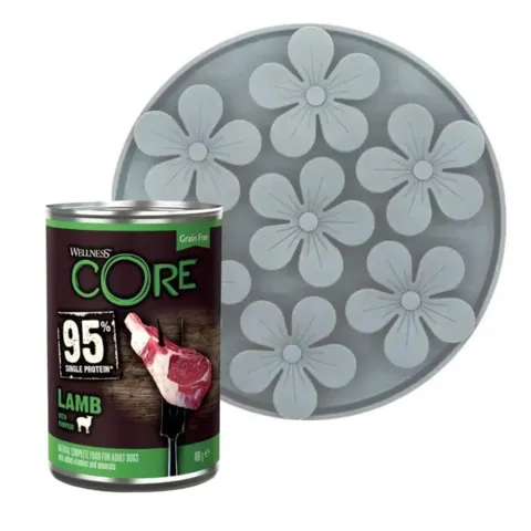 CORE 95% All Breed Vådfoder med lam sammen med grå Ollipet Flip Flower slikkemåtte