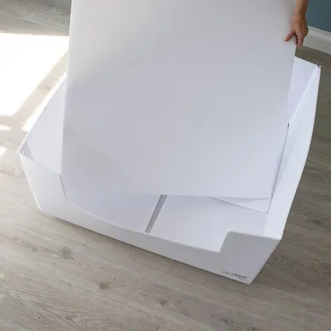 Ollipet fødekasse Recycle - den løse bundplade lægges ned i fødekassen