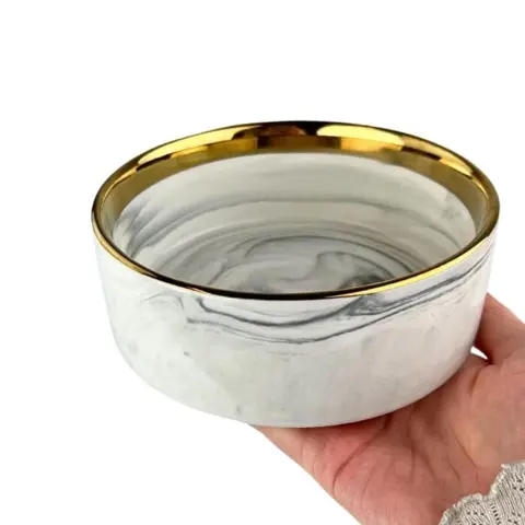 Ollipet Antonio keramik hundeskål. Her ses den lille model der kan indeholde op til 400 ml.