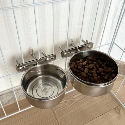 Ollipet skål til ophængning i hundebur er ideel til hundeferien