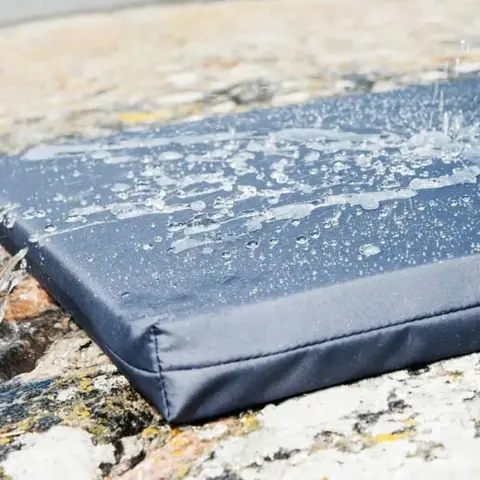 En kvalitets hundemadras i vandafvisende materiale