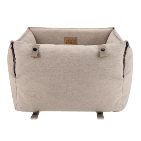 Beige Nordic Paws Harper hundebilsæde set bagfra med høje sider og elegante detaljer