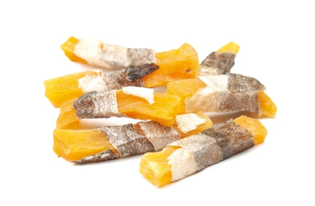 Truly dog nibble sticks hundegodbidder med fisk og sød kartoffel. Små tyggevenlige snacks i praktisk størrelse til belønning af hunde