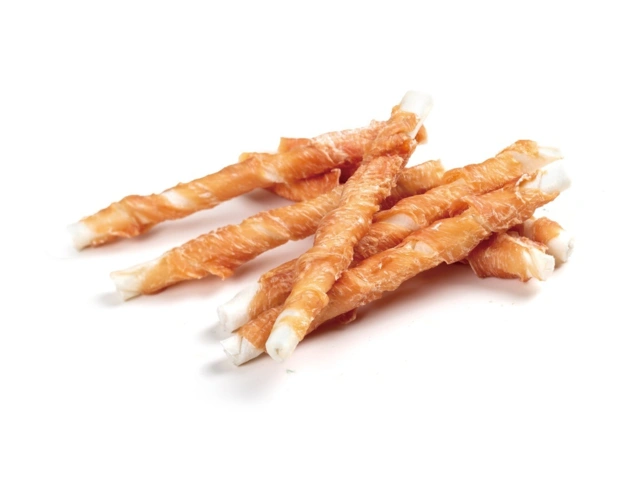 Truly dog chicken rawhide twisted sticks hundesnack 325g. Smagfulde tyggepinde med kylling viklet om rawhide, velegnet som tyggebelønning til hunde