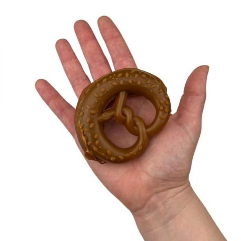 Hundegodbidder i pretzel form med kylling fra Flamingo Snacks Chomps