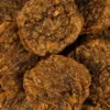 Forkæl din hund med Brit Meaty Jerky Rabbit Meaty Coins. Smagfulde hundegodbidder med kanin og blåbær, ideelle til træning