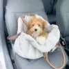 Coton/havanese hvalp på 3,5 måned i den moderne hundetaske fra Ollipet. Den kan også bruges som en smart autokurv