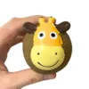 Ollipet LatexBold Giraf er indbygget med en sjov pivefunktion